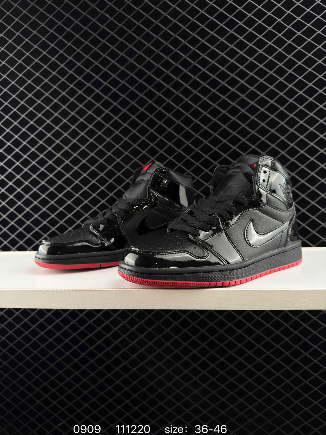 Nike Air Jordan 1 Retro High OG”Black/White“